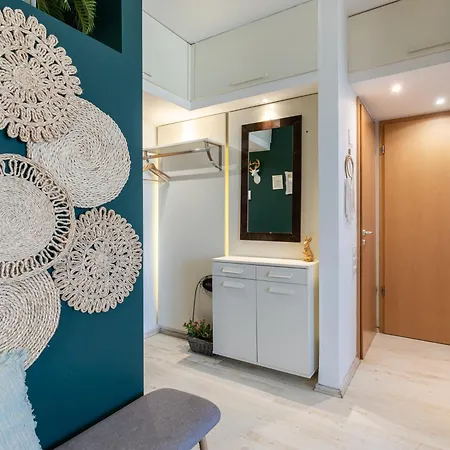 דירה Lovely - Free Garage - Balcony בודפשט