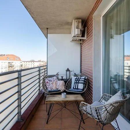 דירה Lovely - Free Garage - Balcony
