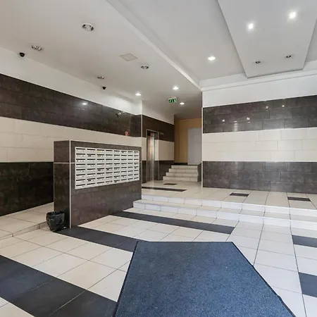 Lovely - Free Garage - Balcony Apartment