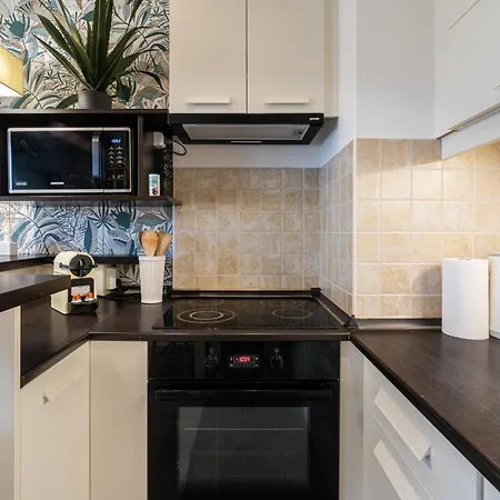 Lovely - Free Garage - Balcony Apartment *