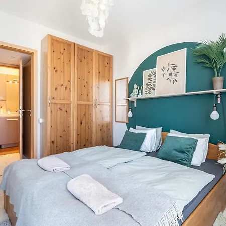 Lovely - Free Garage - Balcony *