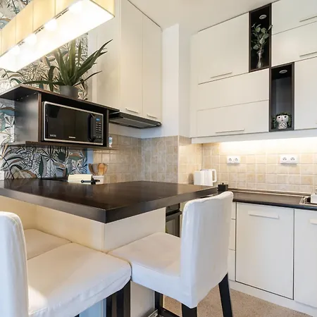 Lovely - Free Garage - Balcony *